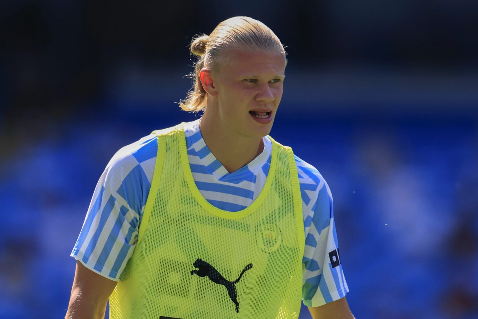 Erling Haaland sbaglia ad Anfield, poi segna il gol che mostra come il Manchester City convive con il verdetto di colpevolezza