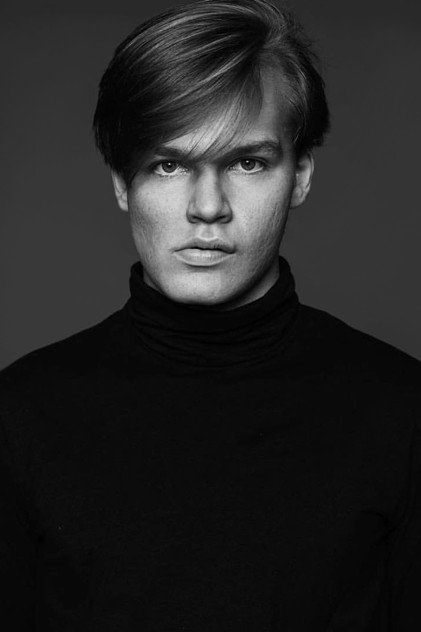 David Alexander Sjøholt 饰 Magne Seier