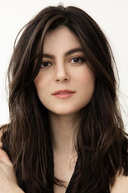 Monica Barbaro como Lt. Natasha 'Phoenix' Trace