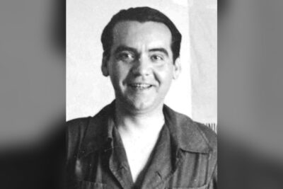 Federico García Lorca smiling, photographed in 1932 at the Huerta de San Vicente, Granada