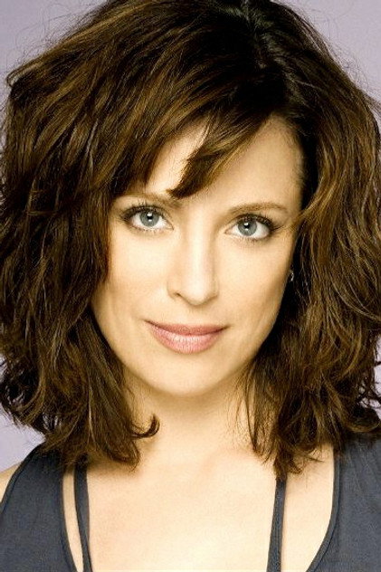 Alanna Ubach como Nova