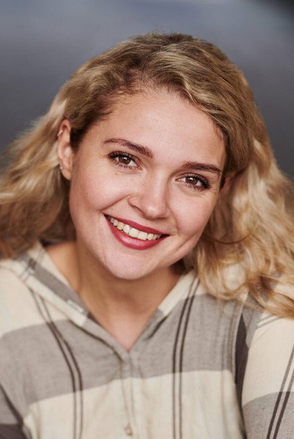 Charleen Deetz 역 Suzanne