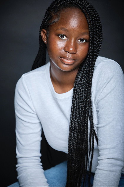 Aderinsola Olabode dans le rôle de Naima Stewart