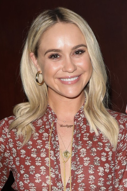 Becca Tobin als Kitty Wilde
