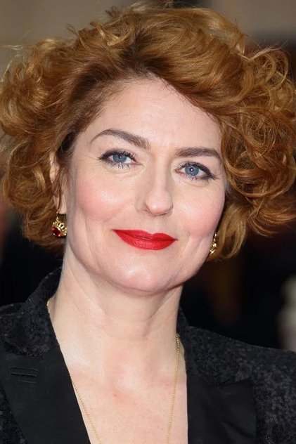 Anna Chancellor como Lady Dant