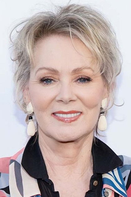 Jean Smart como Elinor St. John