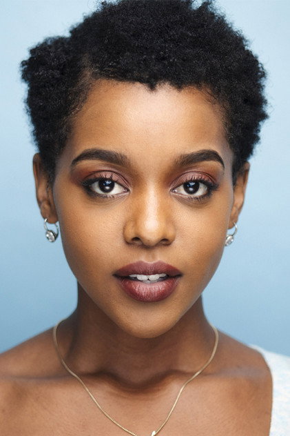 Mallori Johnson como Elle