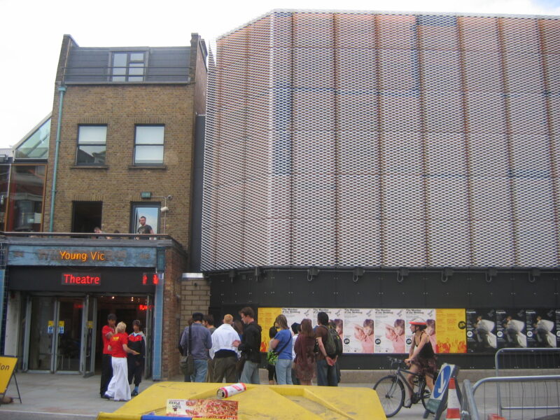 Theresa Ikoko, antes de Rocks, escribió Girls: su drama de secuestro vuelve al Young Vic