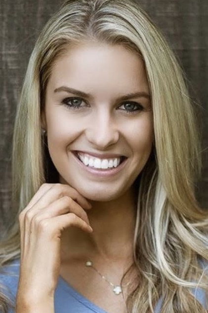 Emily Creighton como PTO mom