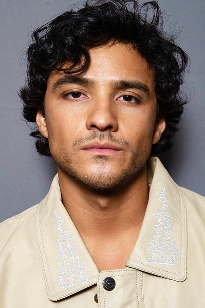 Brandon Perea como Angel Torres