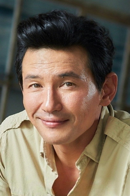 Hwang Jung-min as Kim Gwang-il / Shinichiro Oda
