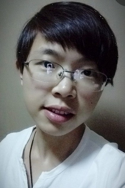 Liu Xiaoqian dans le rôle de la directrice Jiang (voix)