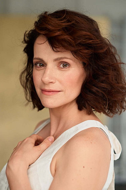 Marta Król como Asia