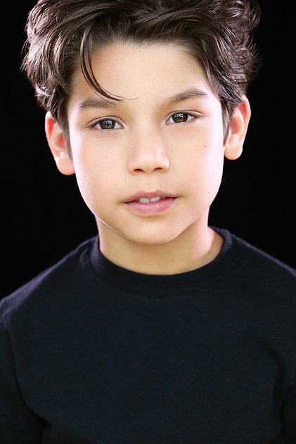 Evan Whitten como Charlie