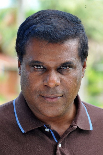 Ashish Vidhyarthi dans le rôle de Jeev
