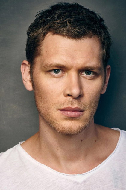 Joseph Morgan como James Ackerson