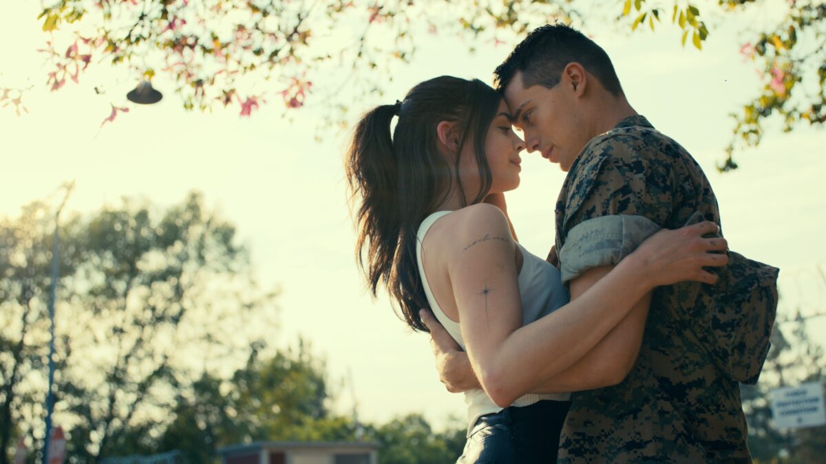 Purple Hearts: clichés románticos ahogan una premisa interesante