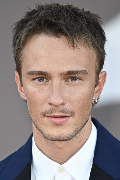Drew Starkey como Zack MacLaren