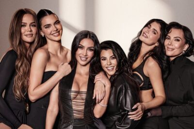 The Kardashians sæson 8 på Disney+: Kim Kardashian fortæller familien om sin spiserørsbetændelse i traileren