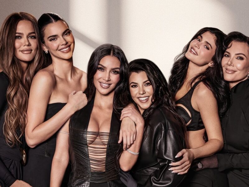 The Kardashians, la stagione 8 su Disney+ e il trailer in cui Kim Kardashian confessa l’esofagite alla famiglia