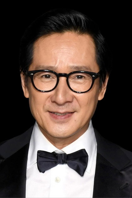 Ke Huy Quan dans le rôle de Waymond Wang