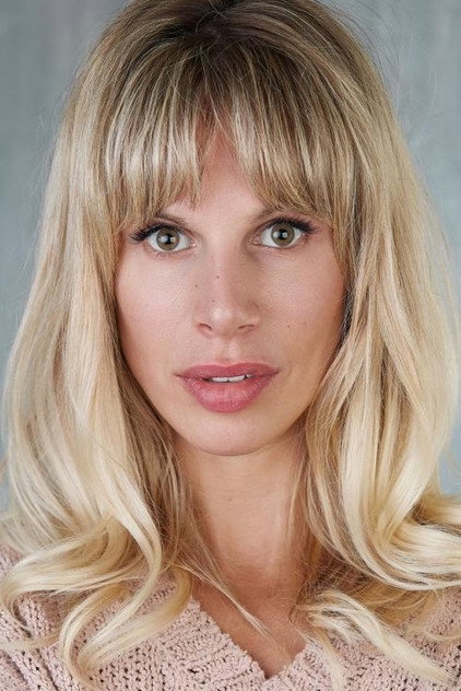 Danielle Scott dans le rôle de Charlene