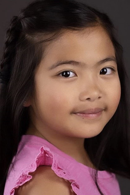 Naomi Tan como Dani