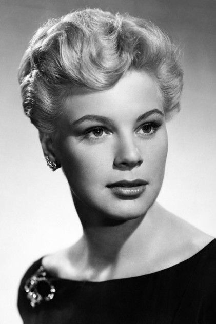 Betsy Palmer como Mrs. Voorhees