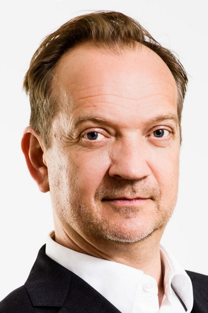 Gard B. Eidsvold como Tobias Tidemann