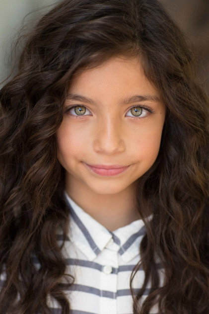Venus Ariel como Audrey Sturges