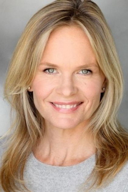 Lindsay Frost dans le rôle de Ruth Embry