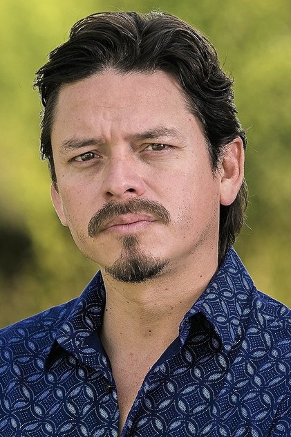 Jorge A. Jimenez como Junior