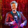 James Acaster, komik z Taskmastera, który zaprasza widzów, by mu przerywali
