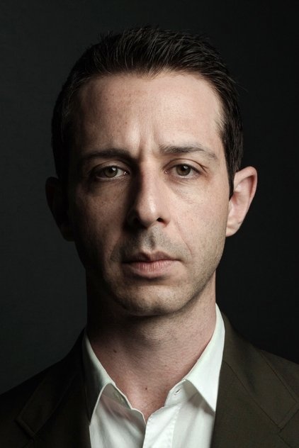 Jeremy Strong como Irving Graff