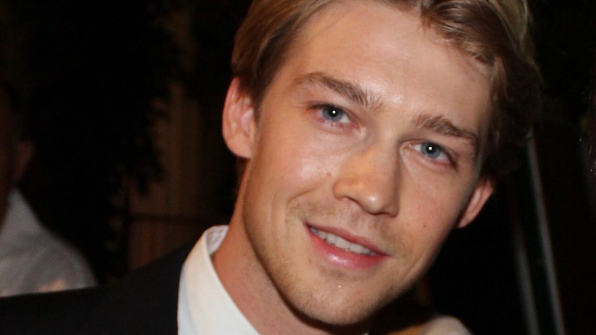 Joe Alwyn gikk fra Ibsen på scenen til le Carré-spion på skjermen