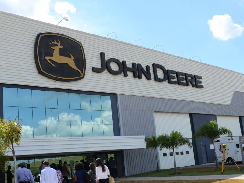 Agentes de IA de um hacker invadiram sites da John Deere por US$ 50 cada