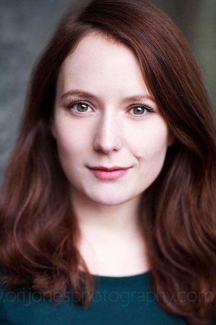 Freya Parker nel ruolo di Tracey