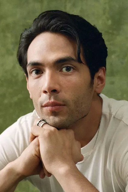 Diego Calva als Octavio