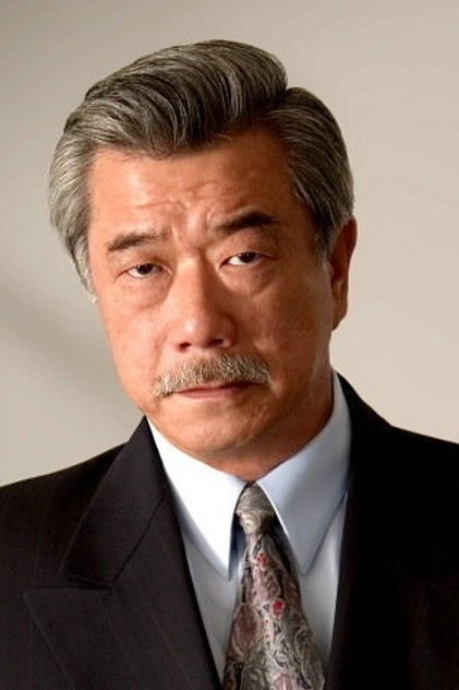 リュー氏役のダナ・リー