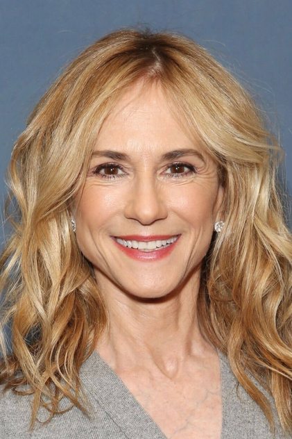 Holly Hunter como Nahla Ake
