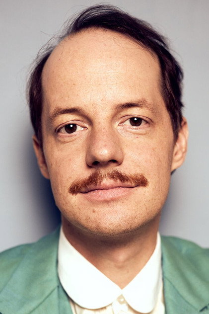 Merlin Sandmeyer nel ruolo di Mr. Pendergast