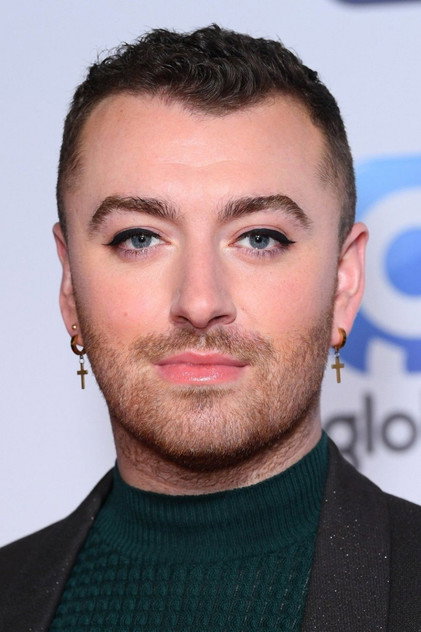 Sam Smith como Dr. Azel (voz)
