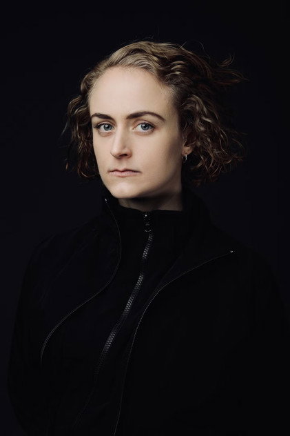Niki Löfberg nel ruolo di addetta al guardaroba
