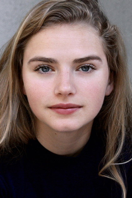Cricket Brown como Alice