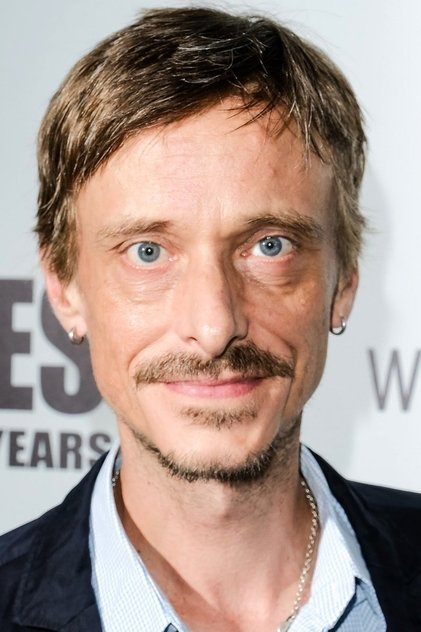 Mackenzie Crook como Gordon