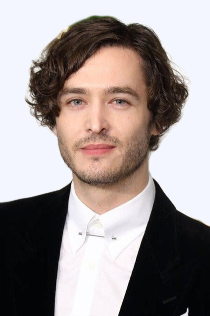 Alexander Vlahos în rolul lui Paul Kennedy