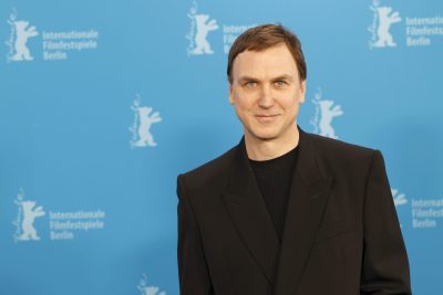 ラース・アイディンガー、映画界が軍服を着せ続けるベルリンの舞台俳優
