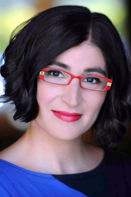 Negin Farsad como Susan