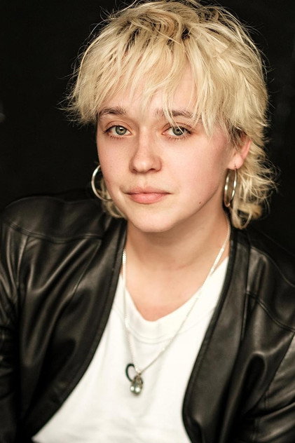 Thalia Dudek dans le rôle de Emaline West