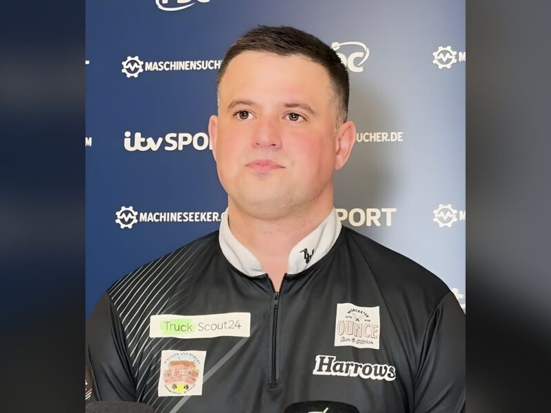 Luke Woodhouse: Der Darts-Spätstarter, der Luke Littler schlug und ihn danach verteidigte
